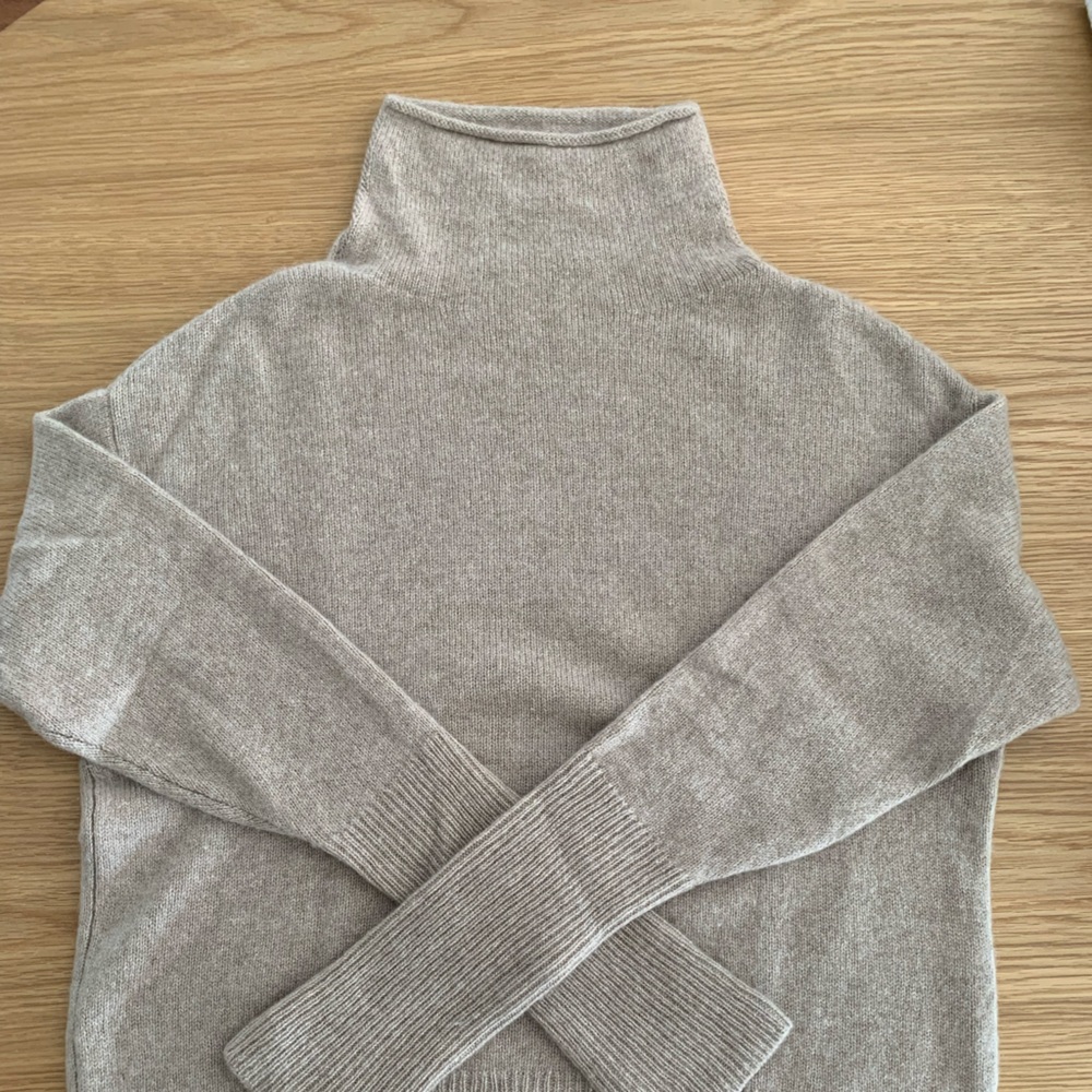 Aritzia Wilfred Cyprie Cashmere Sweater